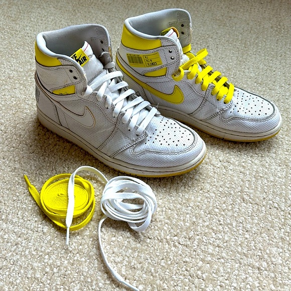 Nike Air Jordan One First Flight - Picture 4 of 7